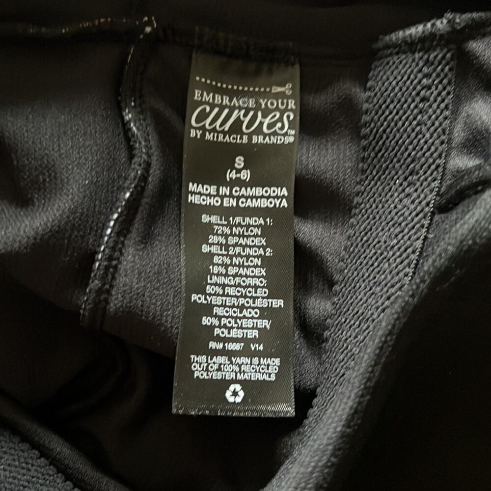 Embrace Your Curves Size S 4/6 Black One Piece Swimsuit with Print Overlay NWT - Picture 9 of 10